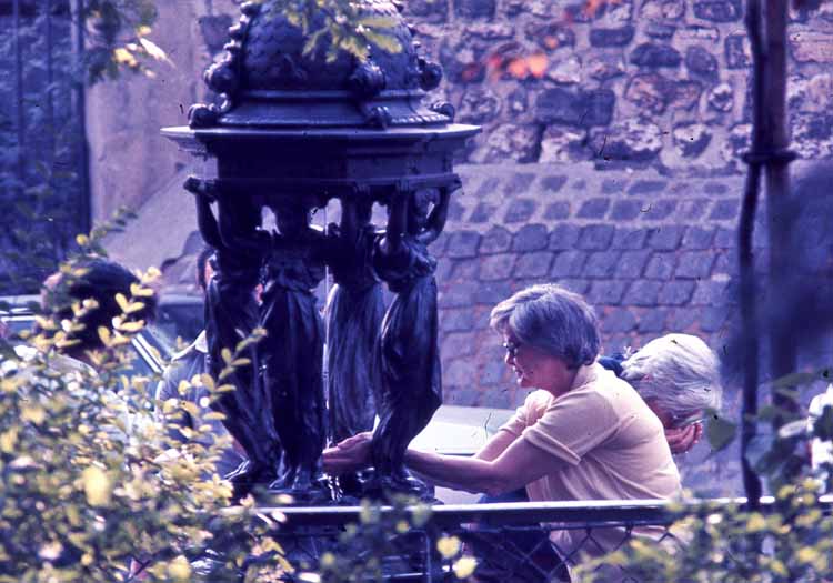 paris fountain